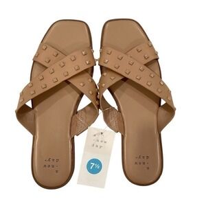 NWT Women's Sandals Slip-on Strappy Shoes Nude Neutral - size 7.5